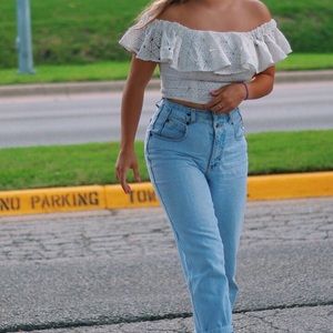 Eyelet Off the Shoulder (USED)